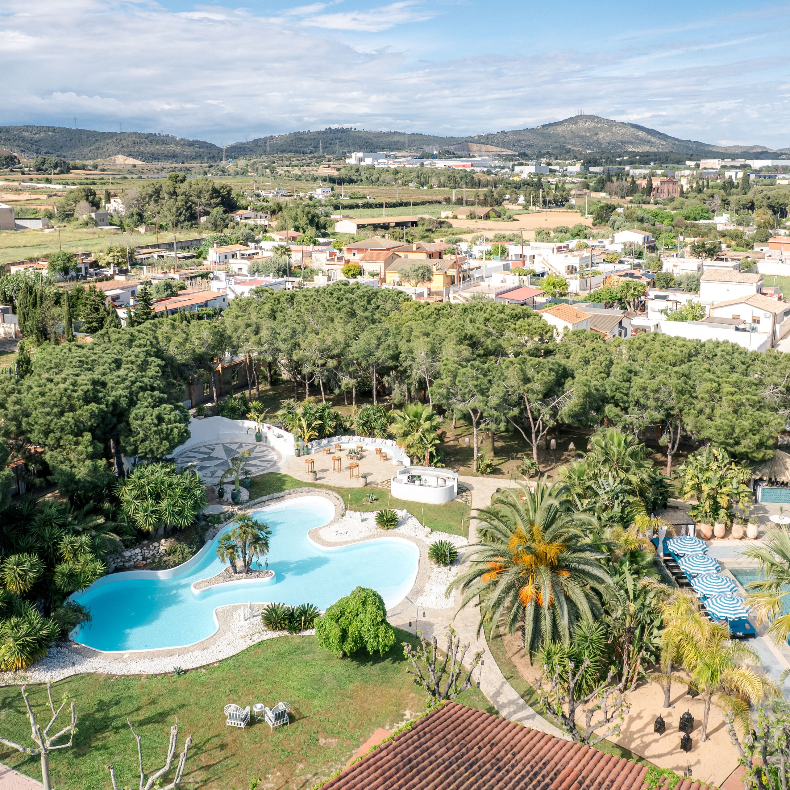 Who pays for the guest accommodation of a destination wedding in Spain? | Wedding Photographer in Barcelona. Wedding Photographer in Barcelona | Lana Alekhina