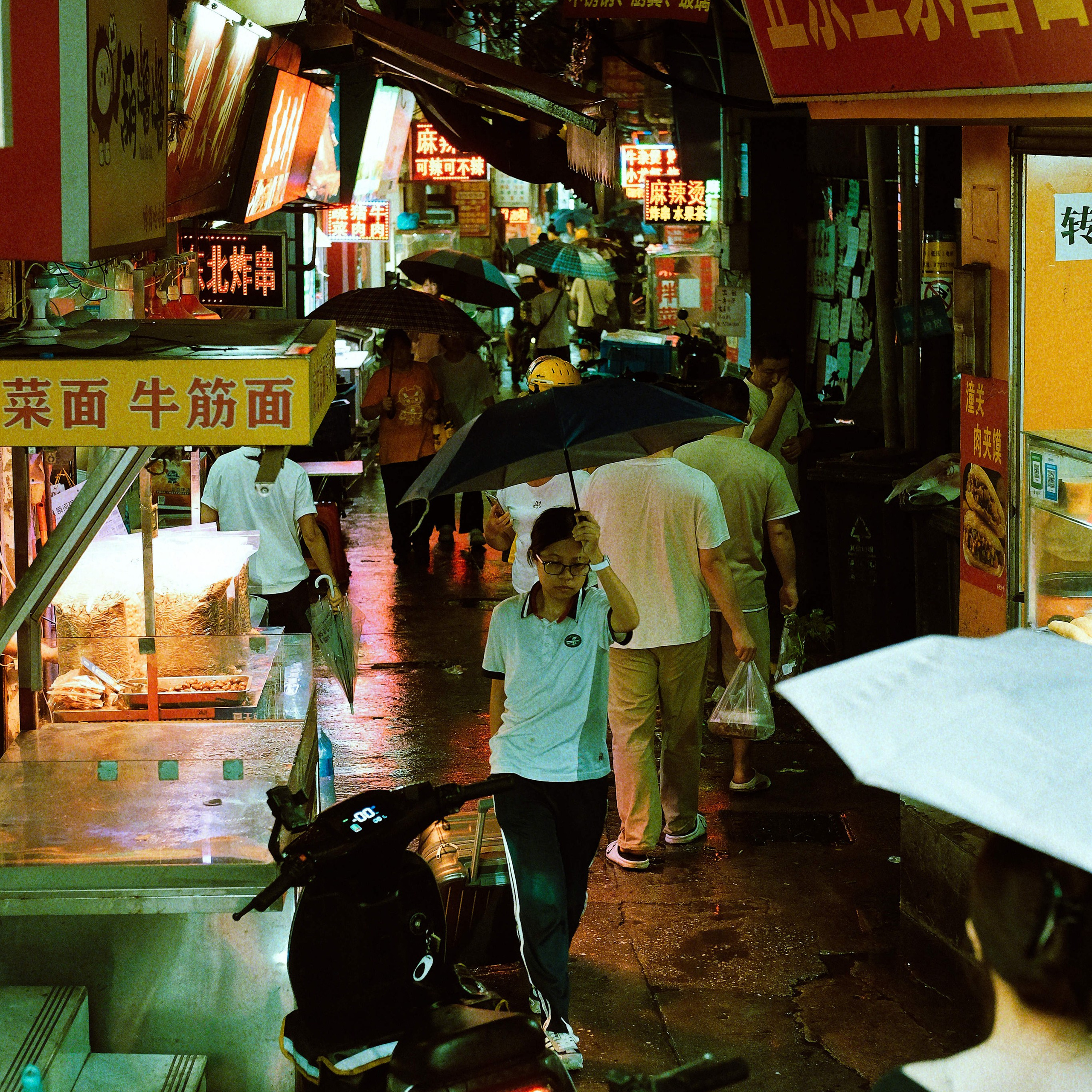 Behind The Shot: Rainy Night Street Photography in Guangzhou
