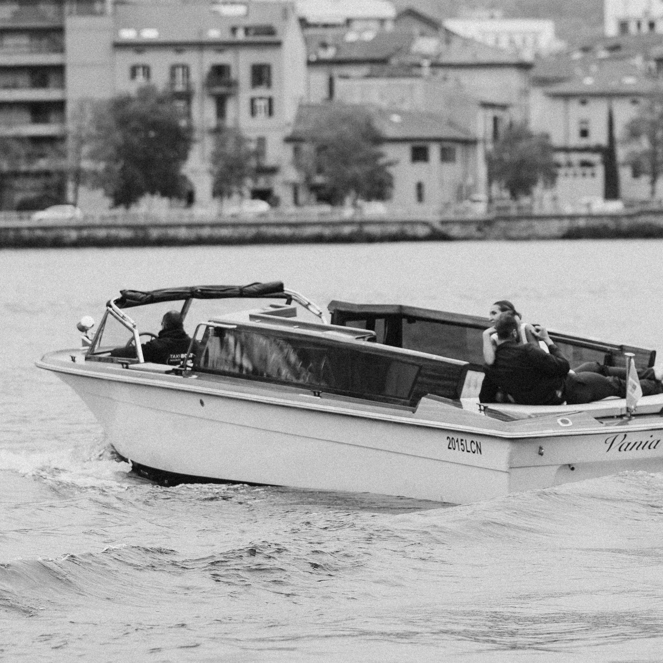Love story. Wedding and elopement photographer Italy Tuscany Como Milan Pavia Marija Galaka