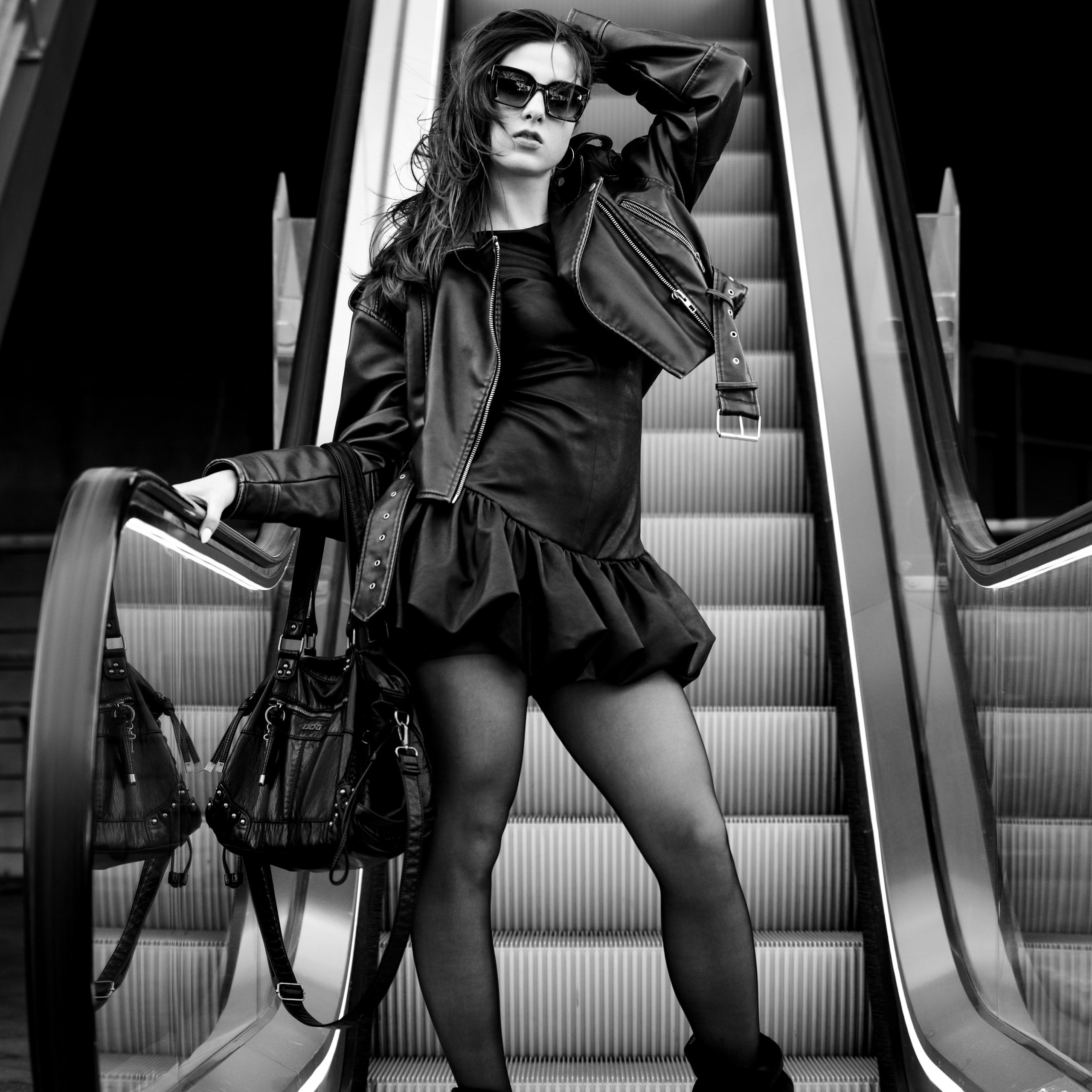 Strolling through MedienHafen, Düsseldorf. Monochromatic fashion shoot, urban style 2026