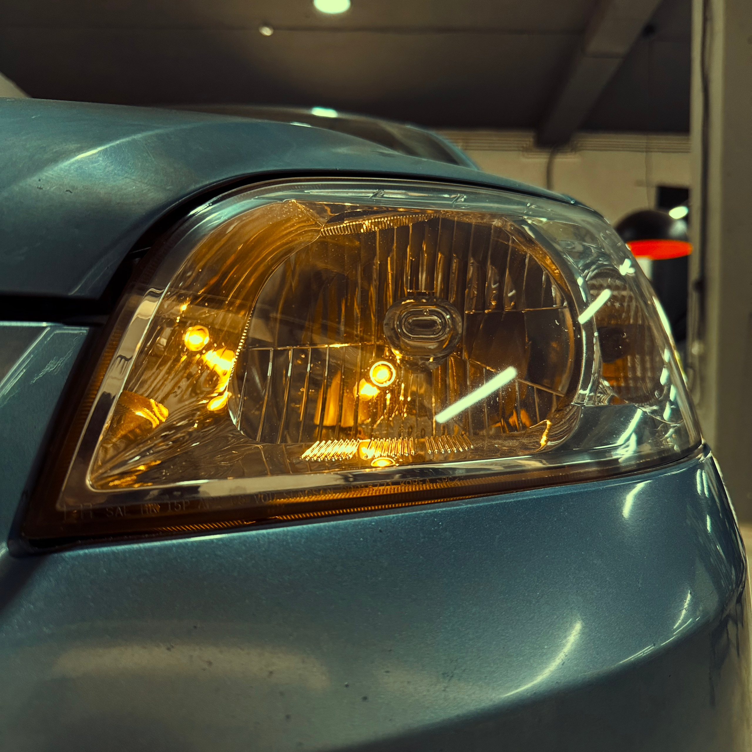 Полировка фар автомобиля в Кишиневе - до и после восстановления прозрачности