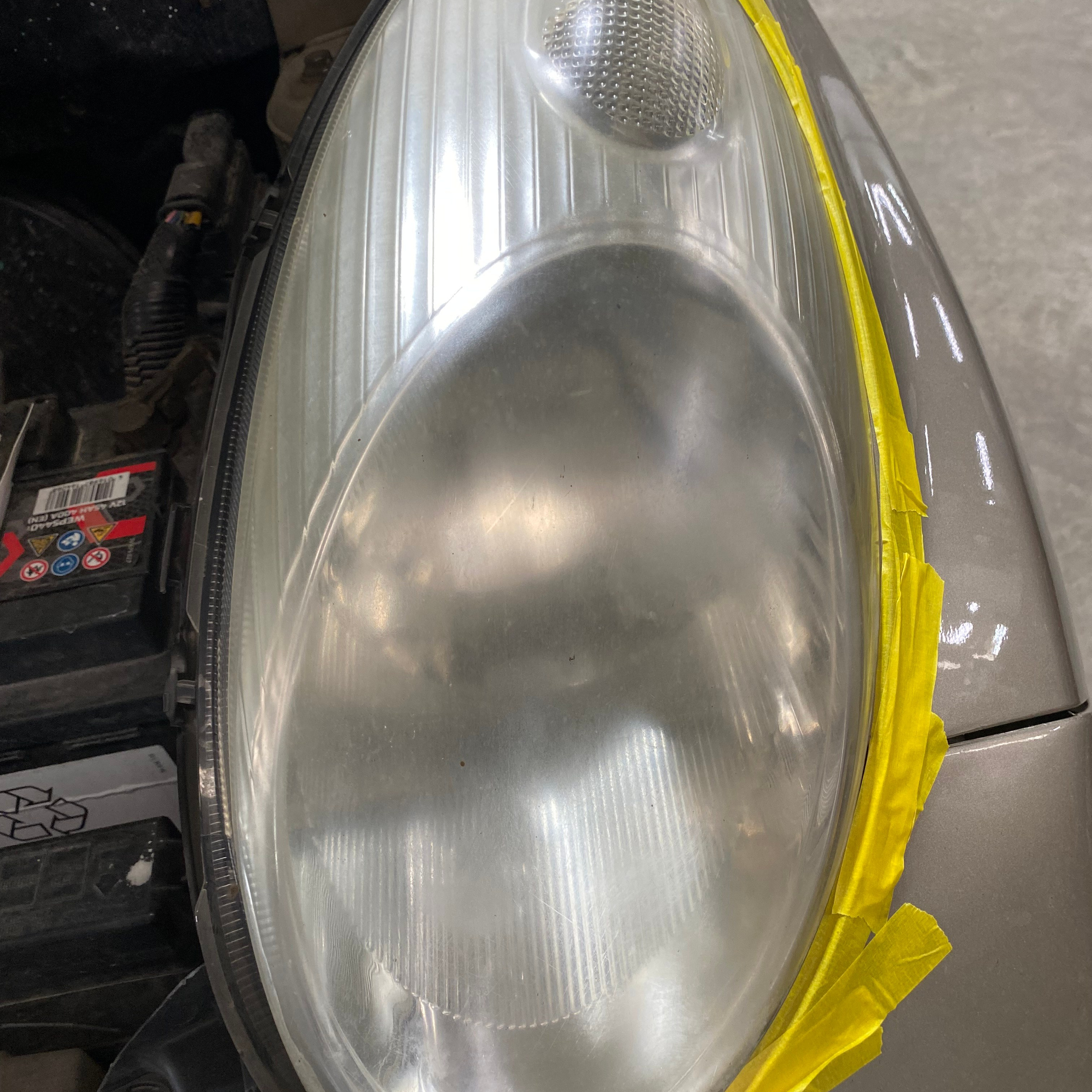 Фары автомобиля до полировки - мутные и тусклые