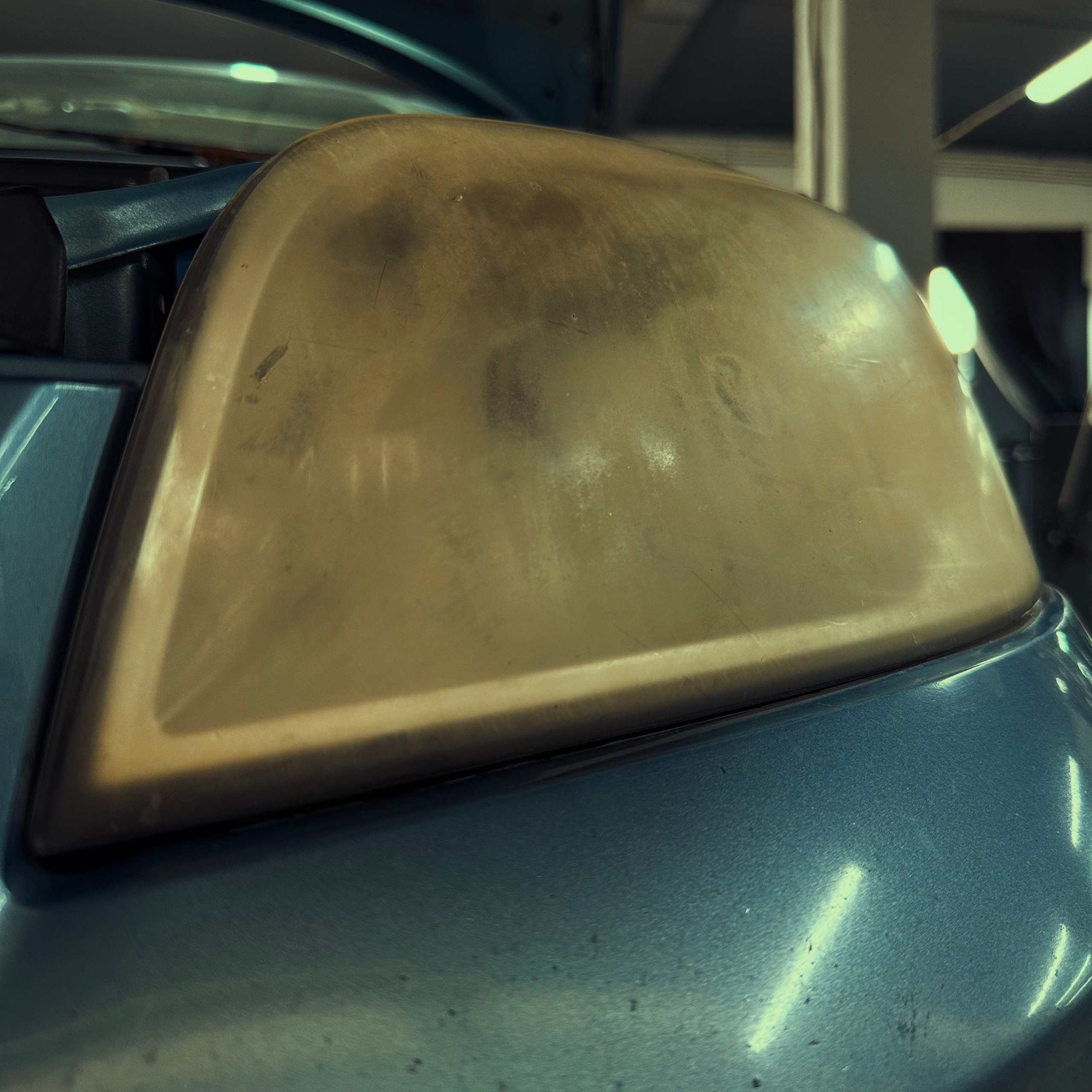 Процесс детейлинга фар: профессиональная полировка для улучшения видимости