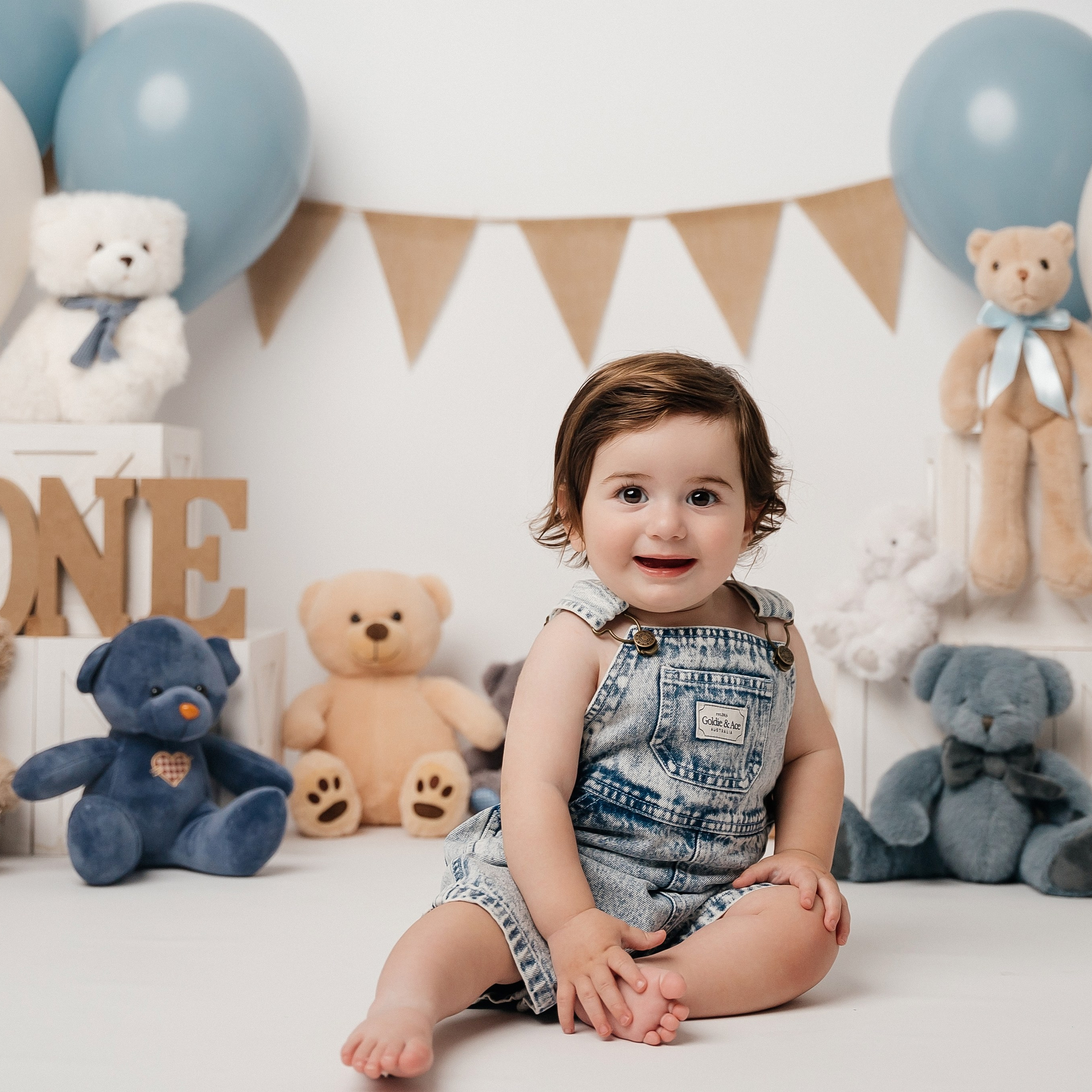 Cake smash session, Sydney. Newborn and family photographer. Hills District. Sydney