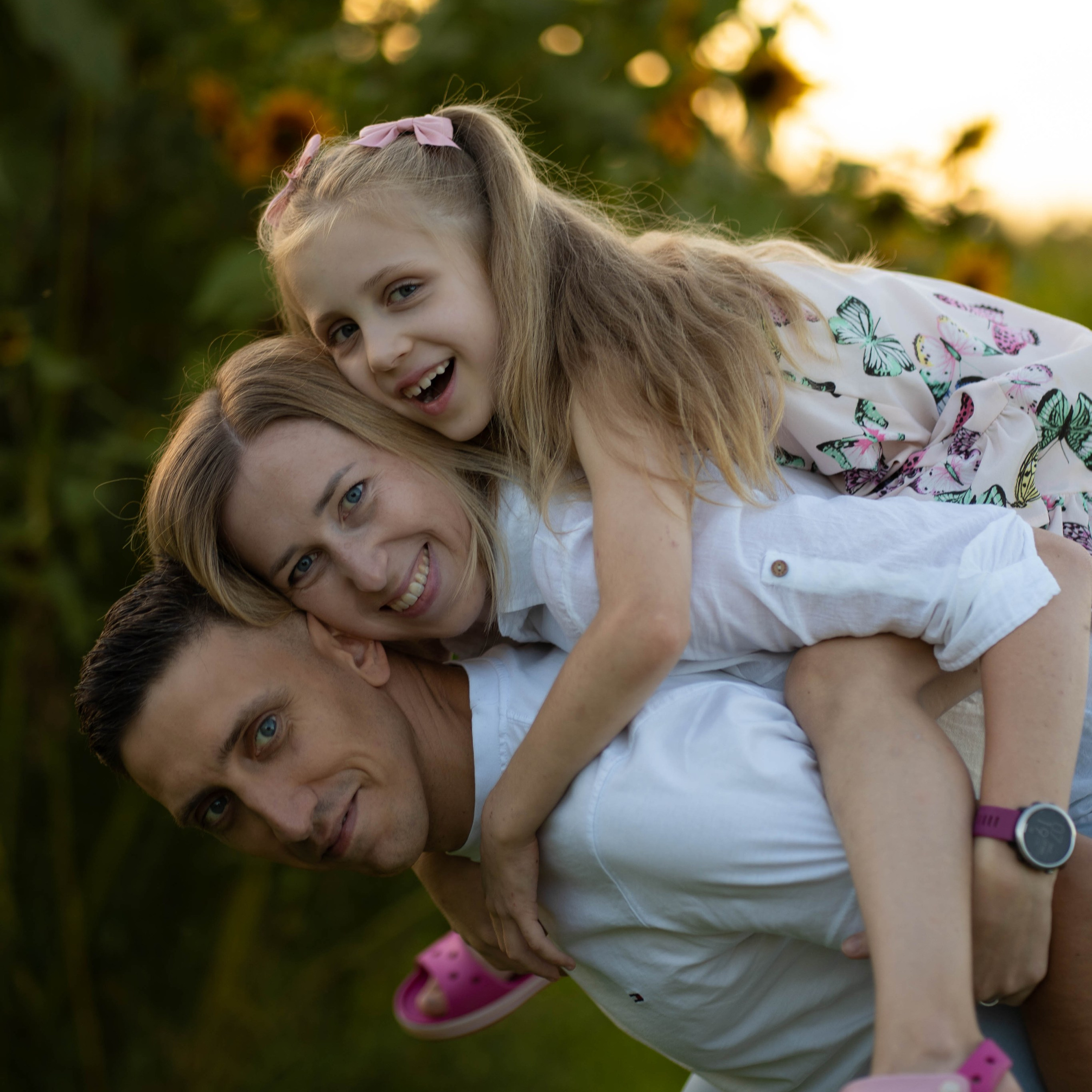 Renata — šeimos fotosesija kukurūzų lauke
