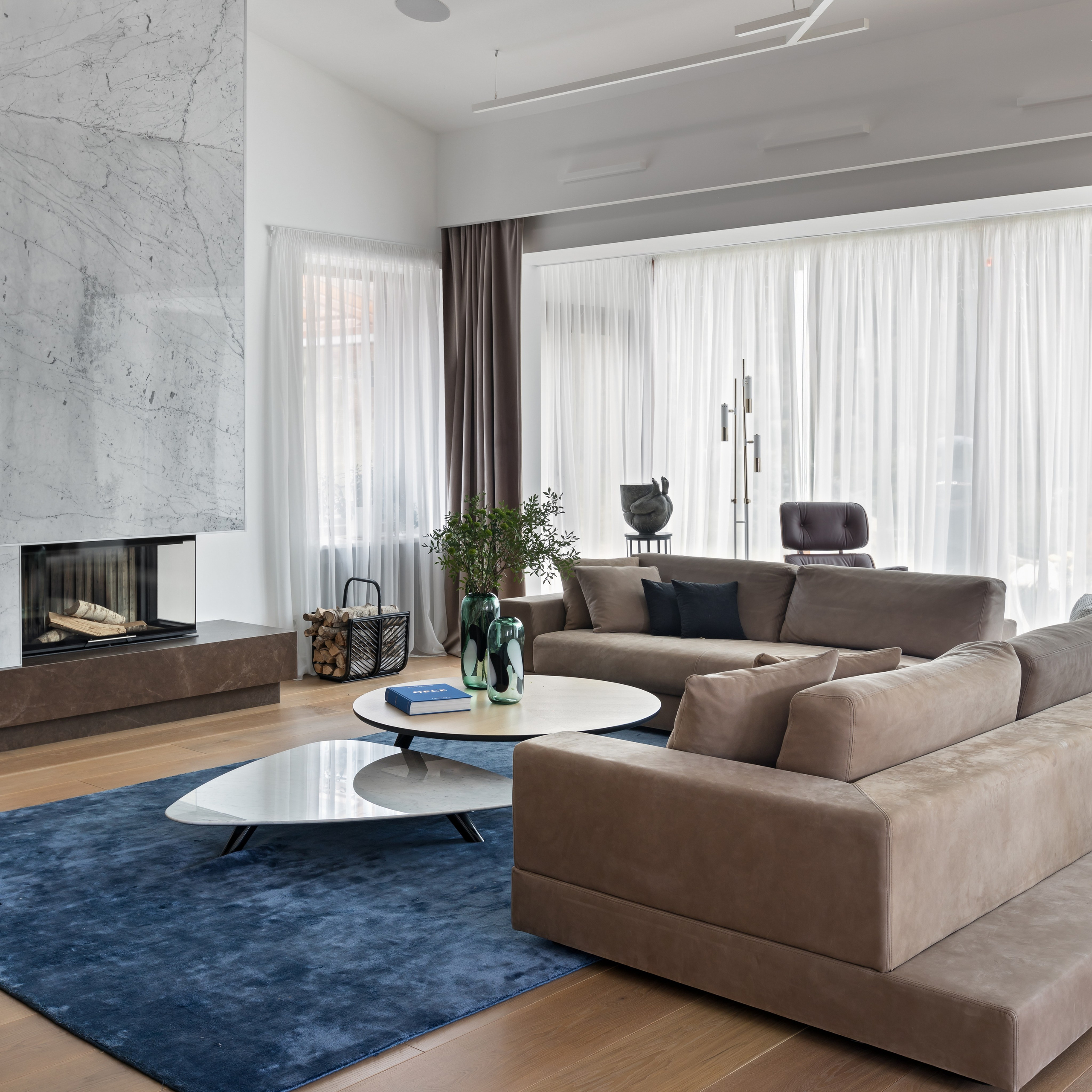 CONTEMPORARY PENTHOUSE