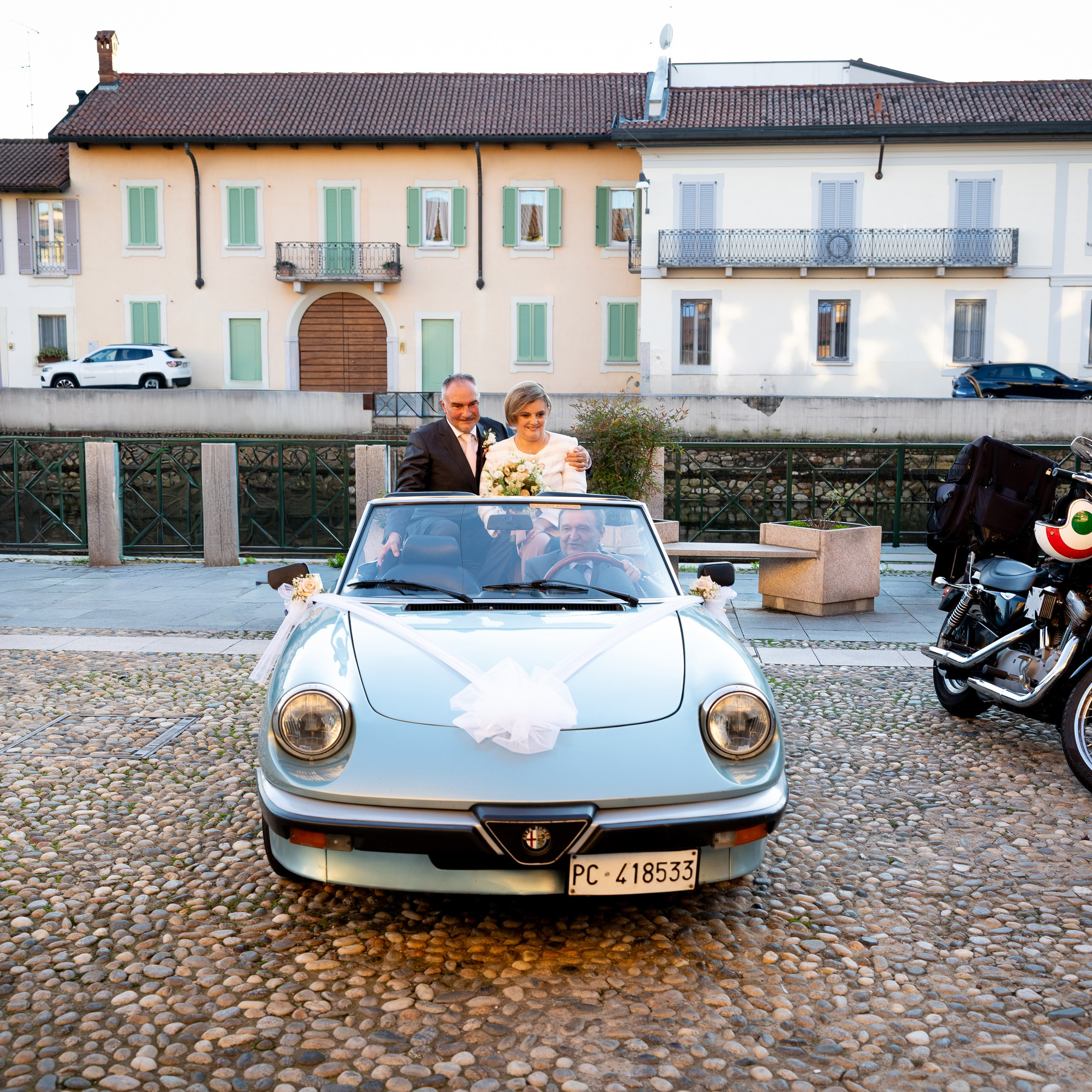 Reportage Matrimonio vs Foto in Posa Emme Studios. Fotografa di matrimonio a Milano e in Lombardia. Racconto matrimoni con uno stile naturale, elegante e senza pose forzate