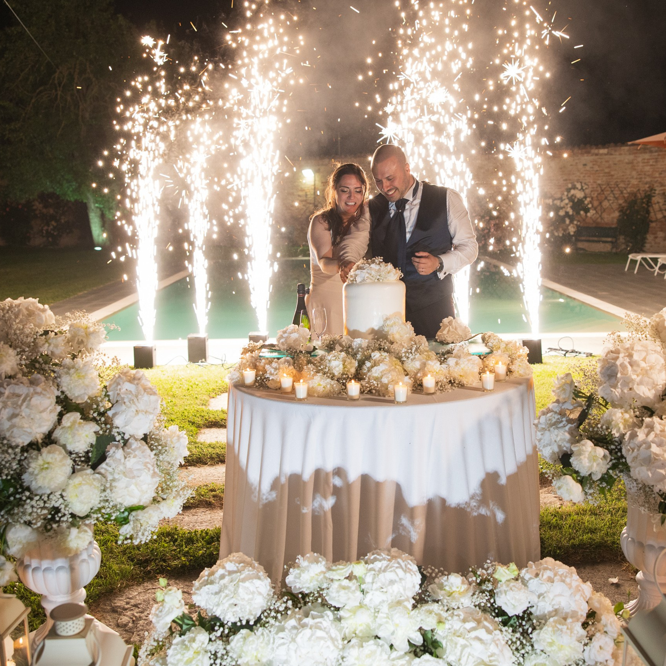 Lancio Bouquet con Nastri Matrimonio — Emme Studios. Fotografa di matrimonio a Milano e in Lombardia. Racconto matrimoni con uno stile naturale, elegante e senza pose forzate