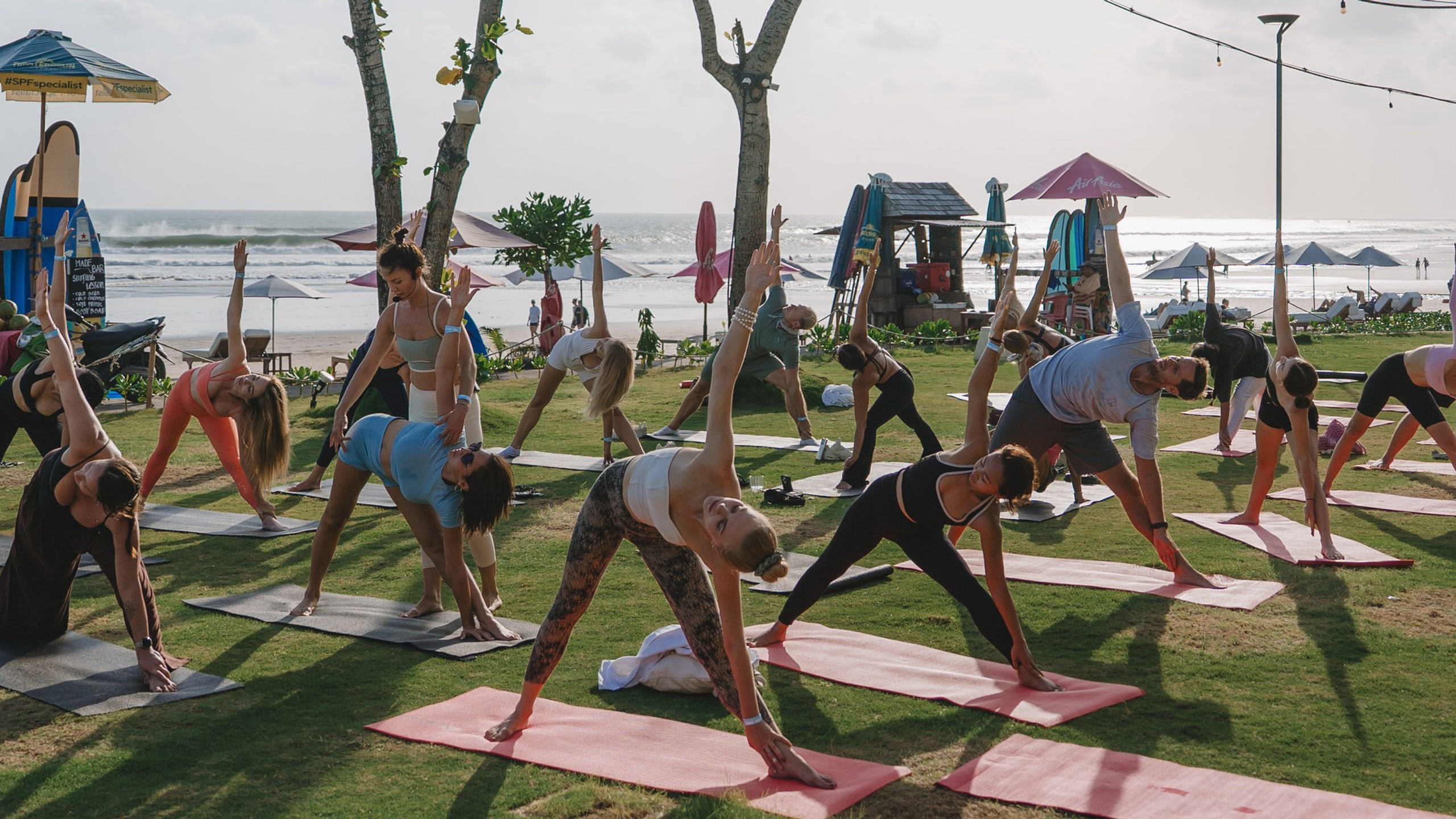 TEUS Group, Agents Yoga session by the Ocean
