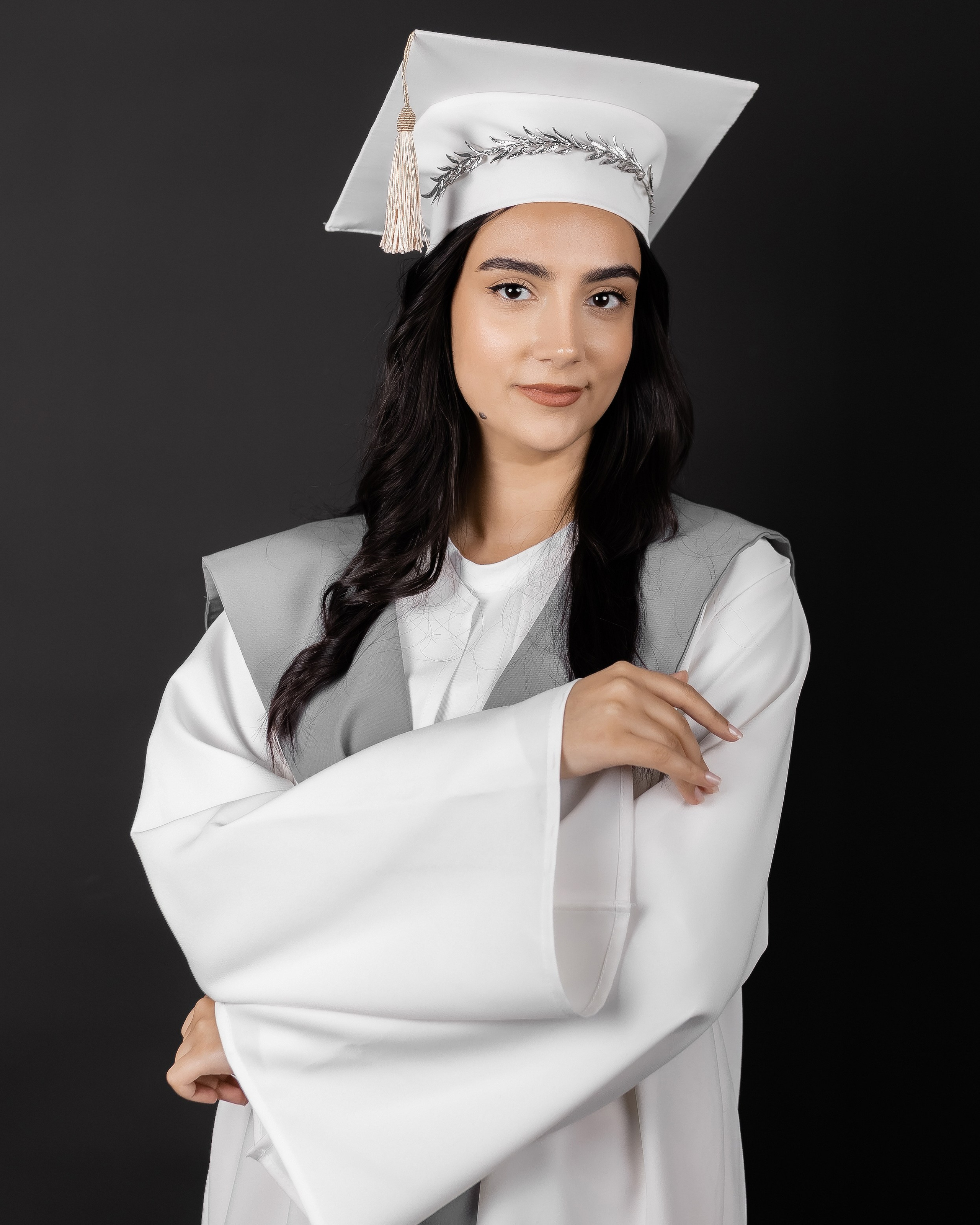 Premium Ağ — Boz şarfla