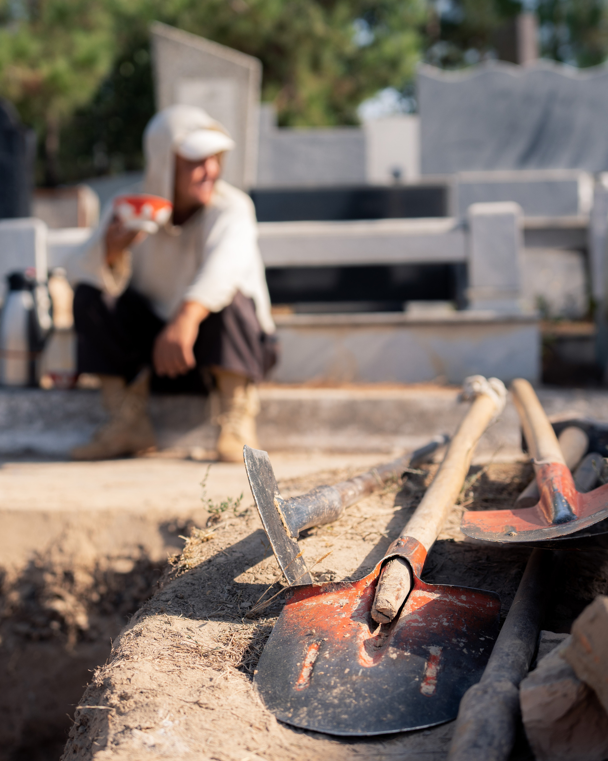 Клиент всегда мёртв: профессия — могильщик
