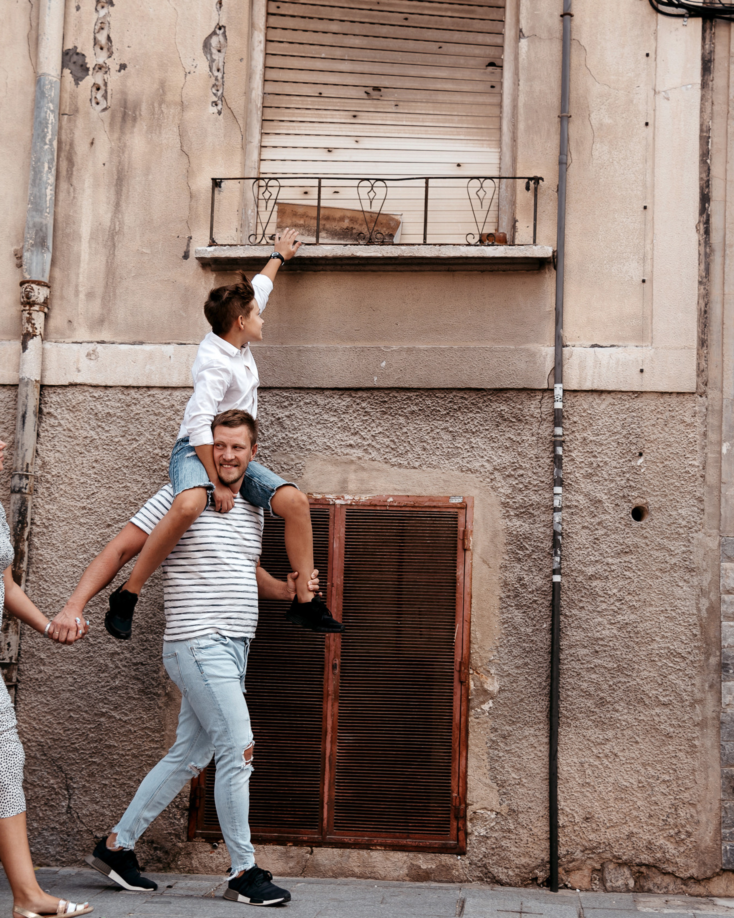 Семейная фотопрогулка в старом городе