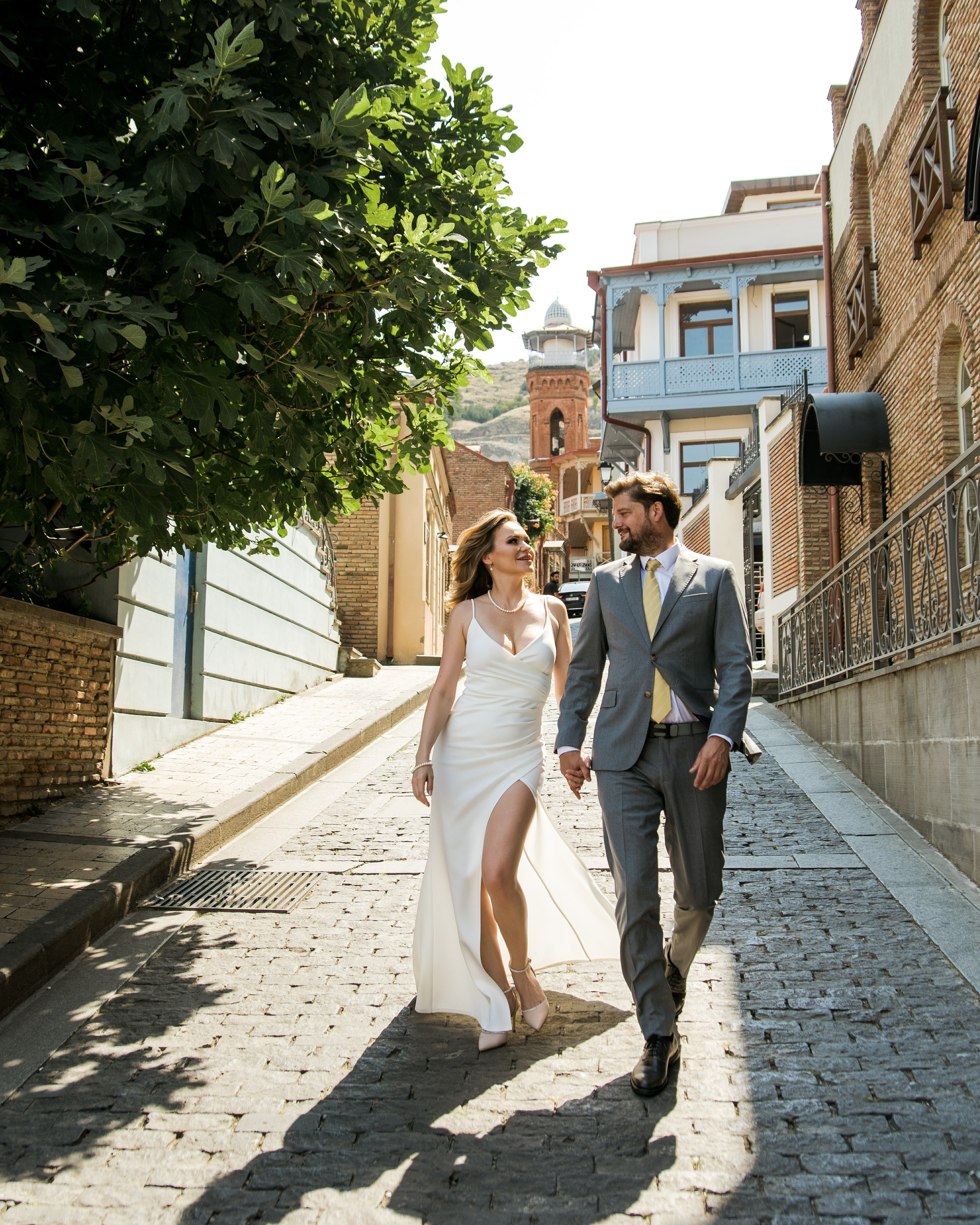 Свадебная пара из Англии и России в Тбилиси