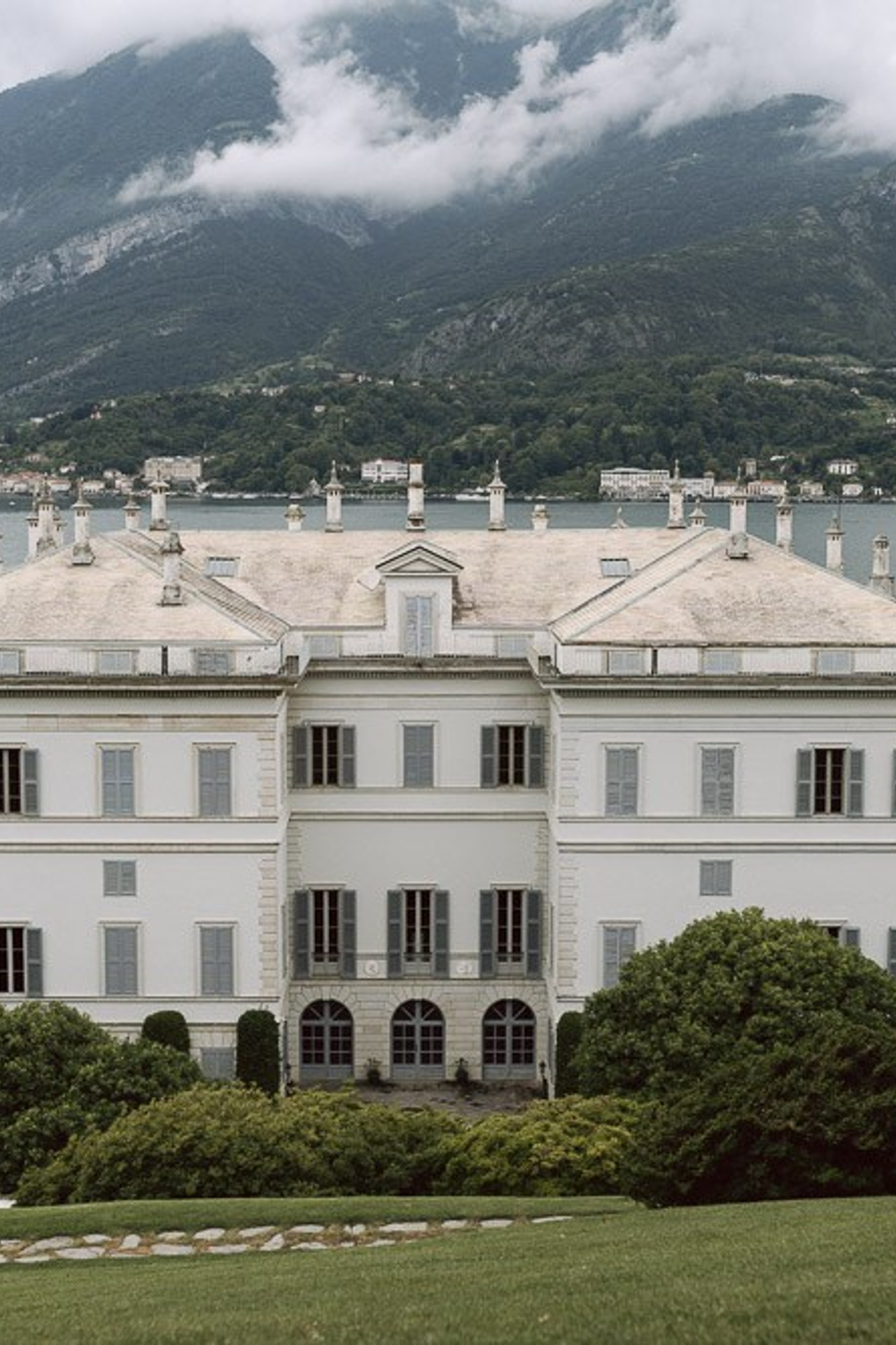 The Ultimate Guide to an Editorial Tuscany Villa Wedding: Capturing Romance in the Val d’Orcia. Fotograf de nuntă Alex Pasarelu