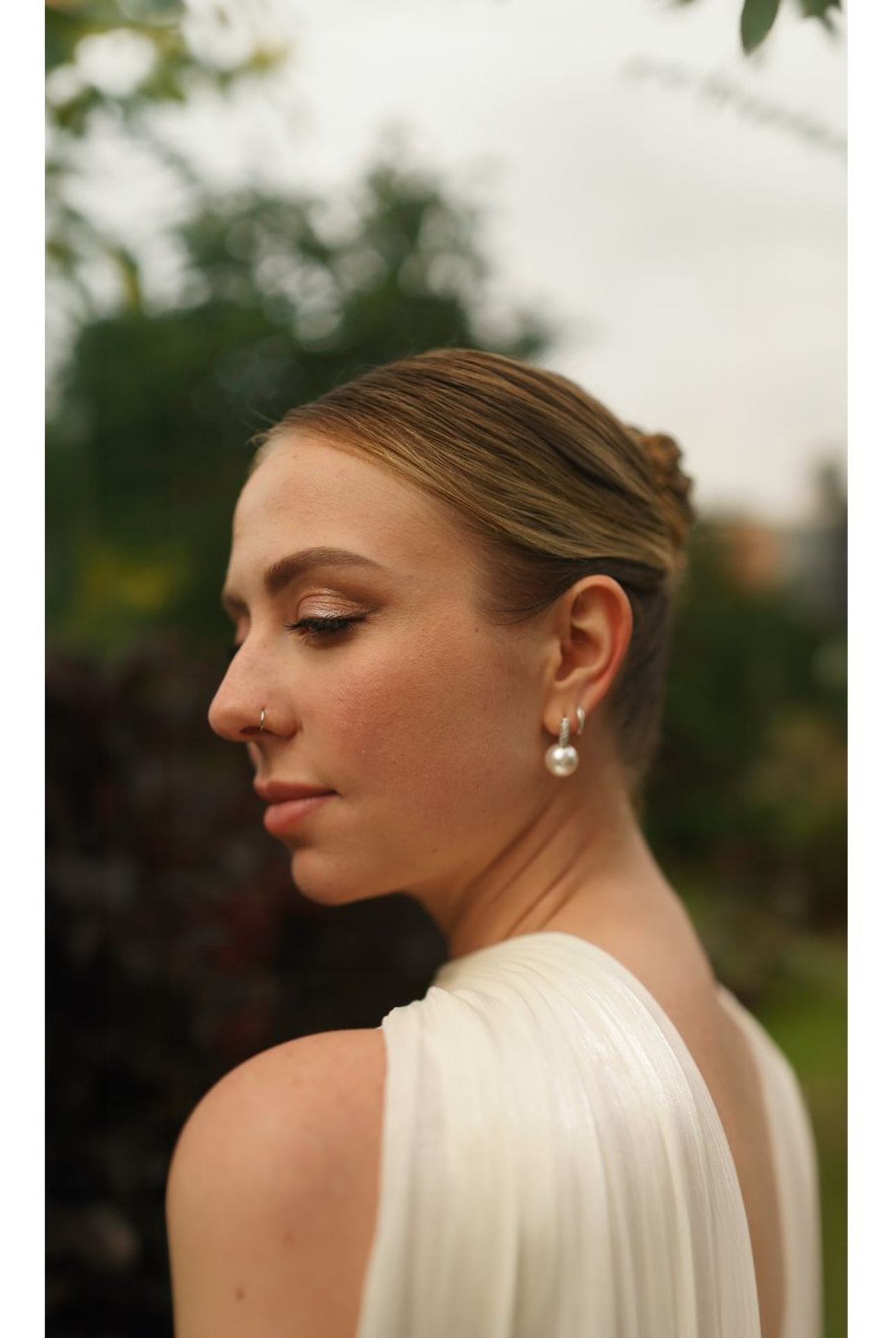Posing or not posing. Professional Photographer Abu Dhabi, Dubai — Yulia Ismoilova | 2025