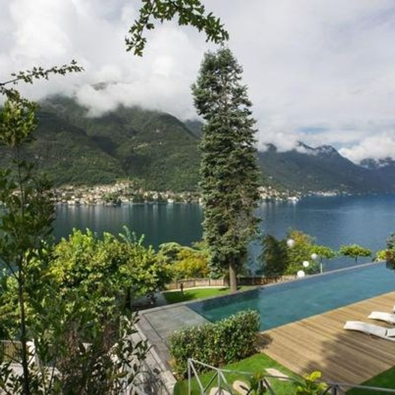 Locations Como. Wedding and elopement photographer Italy Tuscany Como Milan Pavia Marija Galaka