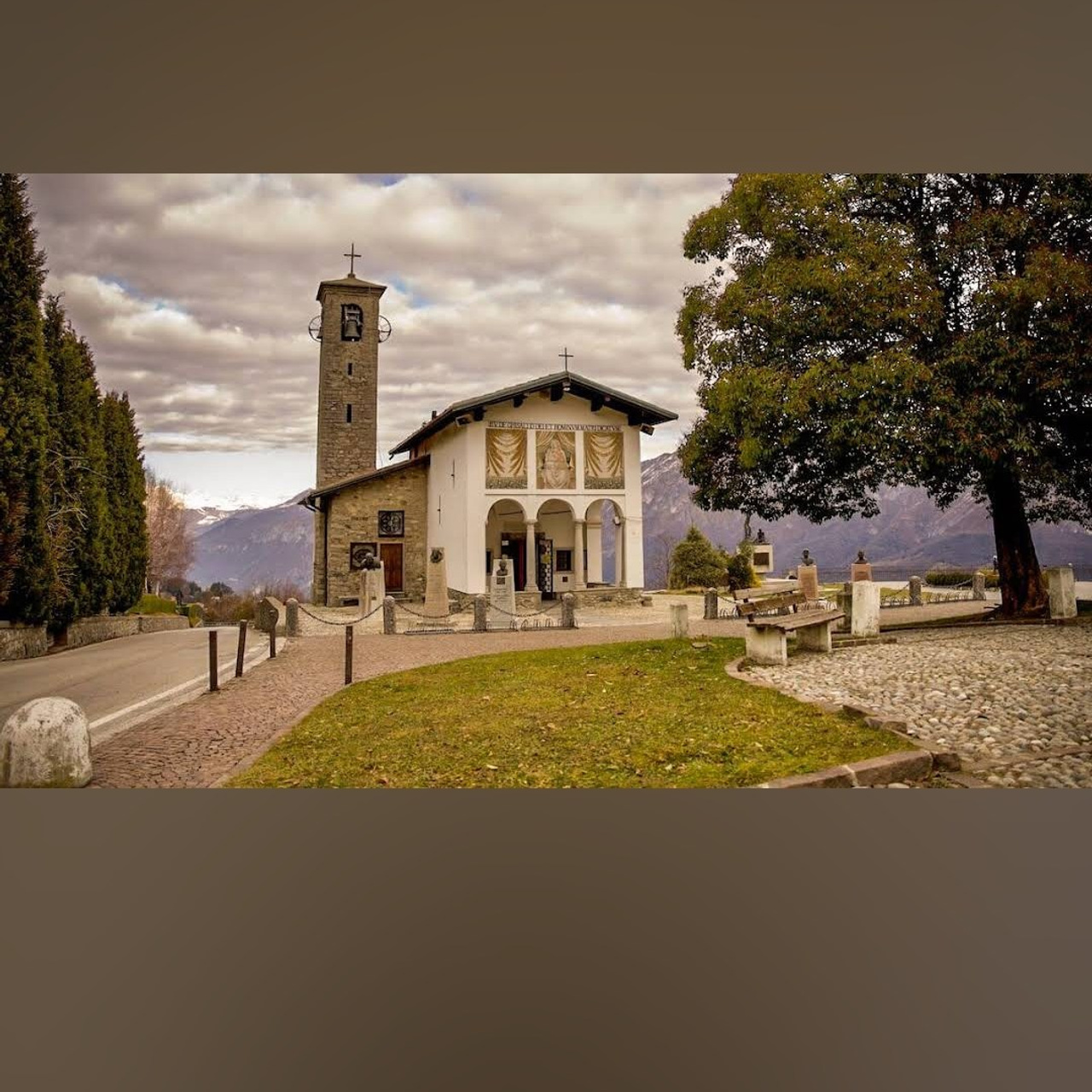 Locations Como. Wedding and elopement photographer Italy Tuscany Como Milan Pavia Marija Galaka