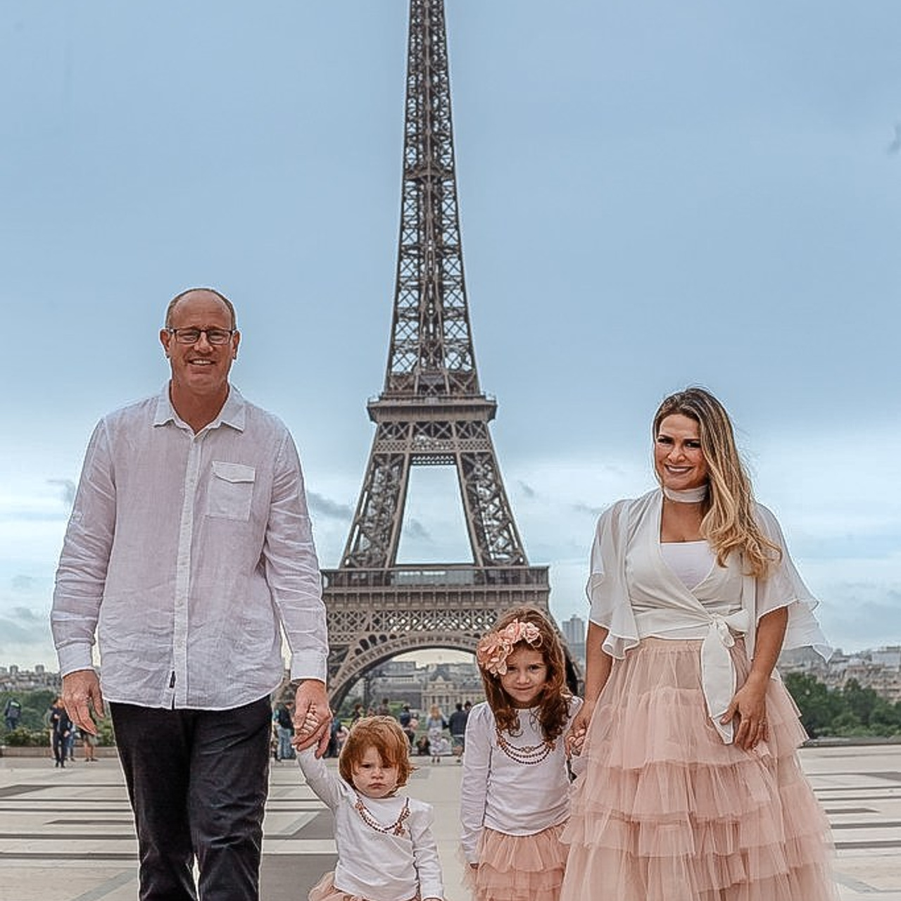 Paris Family Photographer — Artistic Family Photo & Video Experiences with Liya. Photographe à Paris
