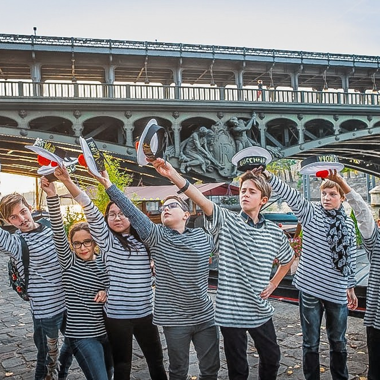 Paris Family Photographer — Artistic Family Photo & Video Experiences with Liya. Photographe à Paris