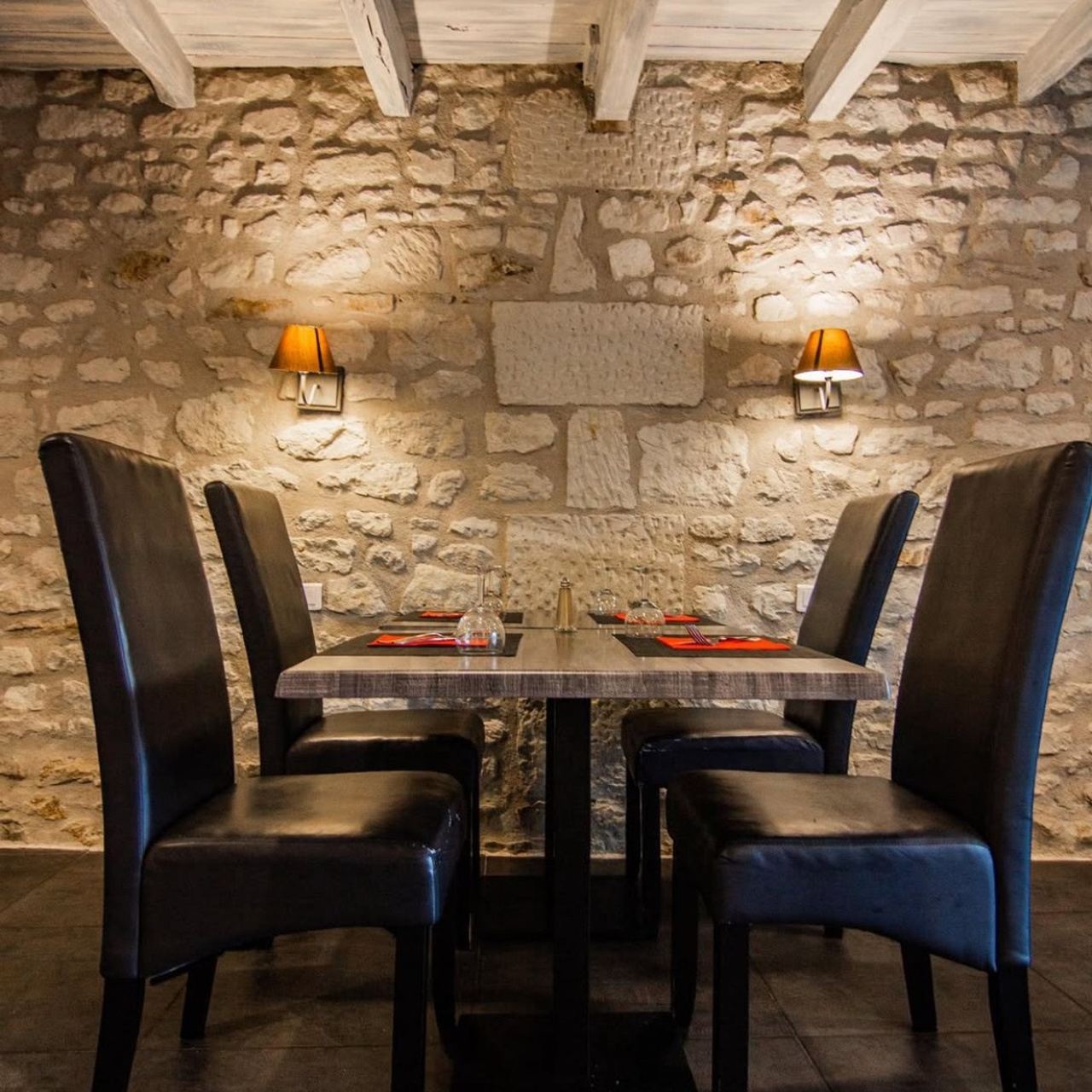 Photographe Professionnel à Poitiers, Vienne et Tours – Corporate, Reportage et Immobilier. Photographe professionnelle à Poitiers, Tours et Châtellerault | Studio photo entre Poitiers et Tours – portraits, familles, entreprises, ma