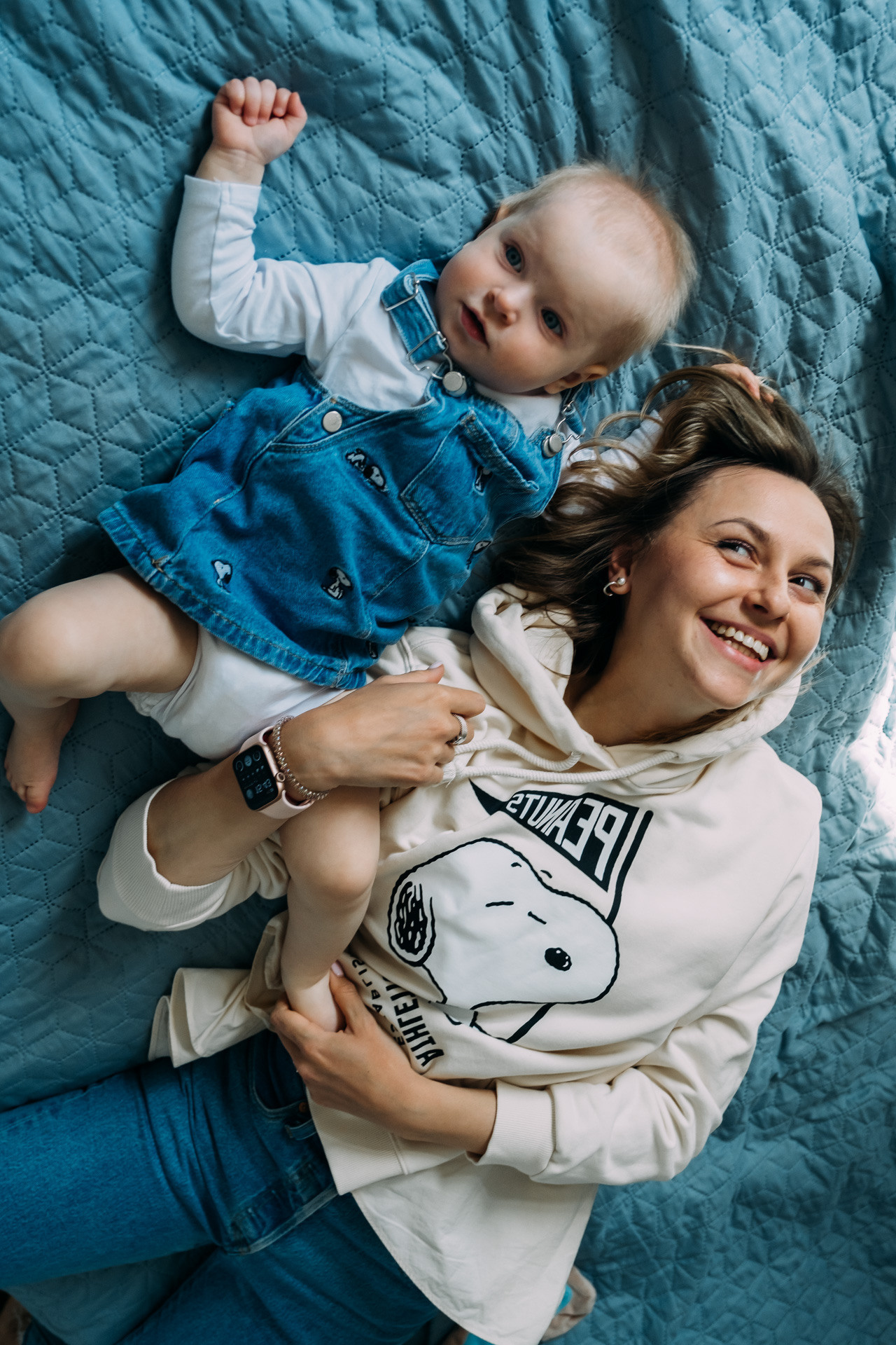 Алёнка и ее маленький зайчик Софи. Сімейний і портретний фотограф у Києві Проценко Алла