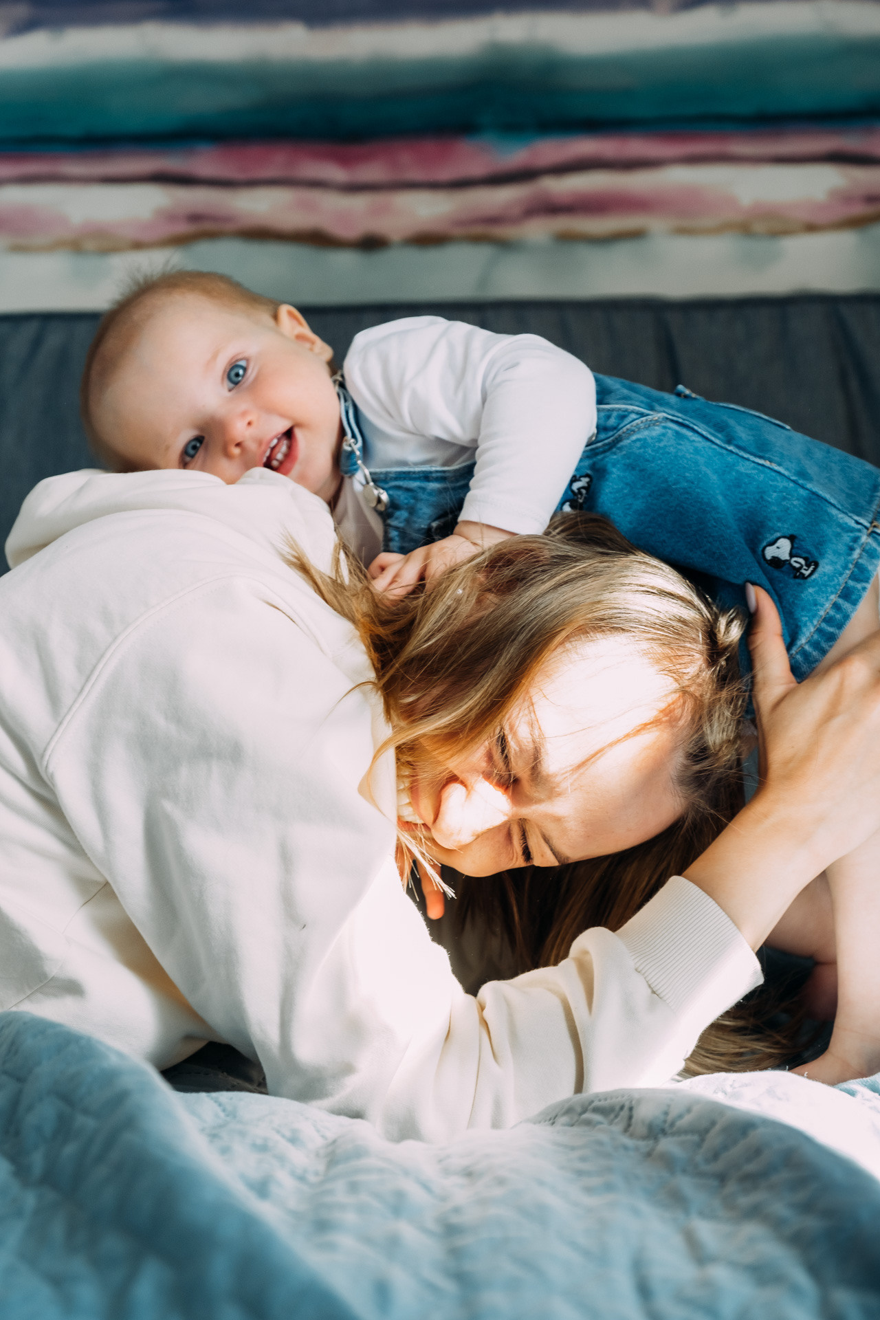Алёнка и ее маленький зайчик Софи. Сімейний і портретний фотограф у Києві Проценко Алла