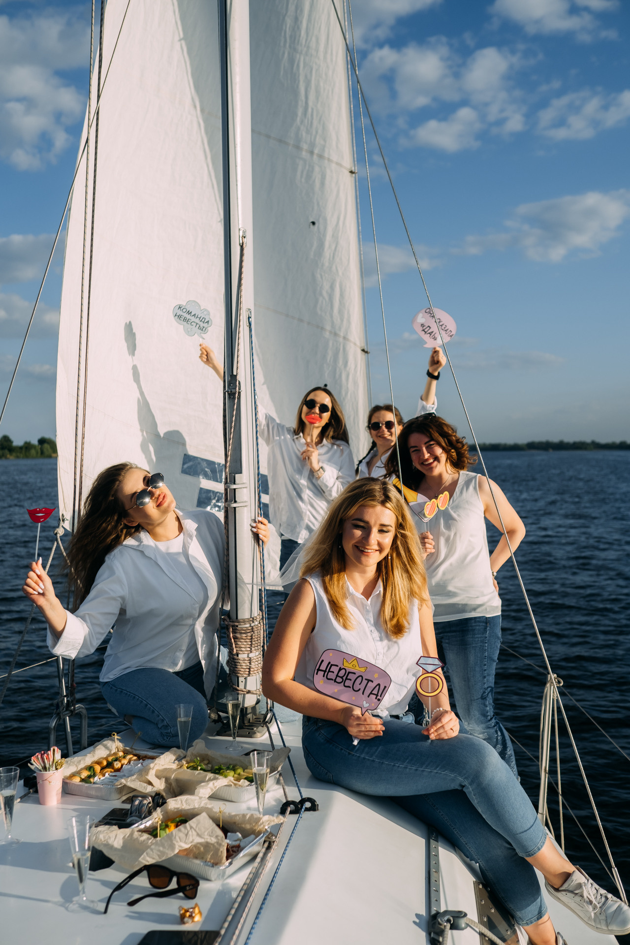 Девичник на яхте для Вишенки. Сімейний і портретний фотограф у Києві Проценко Алла