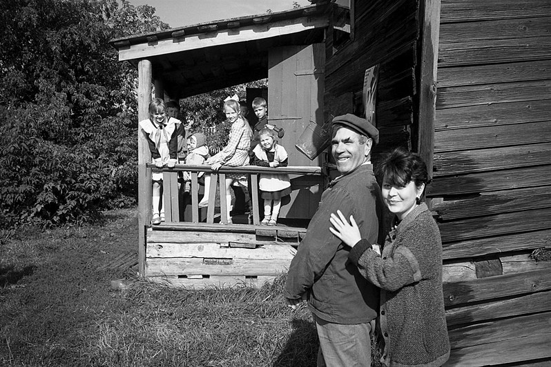 Возле школы, деревня Паново, Зеленодольский район, Татарстан, Россия. 1987