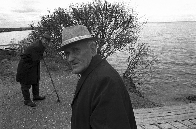 Meeting on the shores of Lake Chukhlomskoe, Chukhloma, Kostroma region, Russia. May 1989