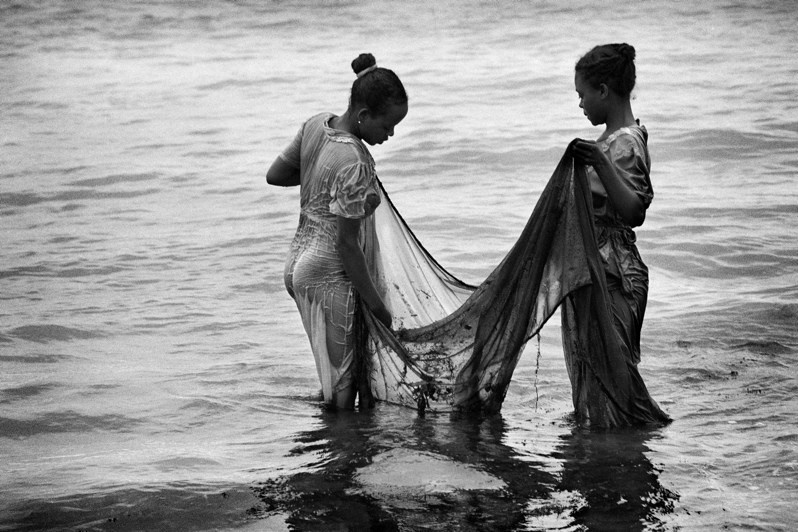 Fishing sensuality, Manakara, Vatovavy-Fitovinany region, Fianarantsoa province, Republic of Madagascar. 2013