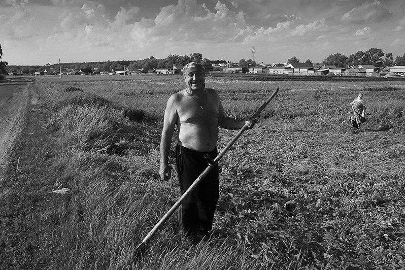 Сенокосная пора, село Малые Кармалы, Ибресинский район, Чувашия, Россия. 2015