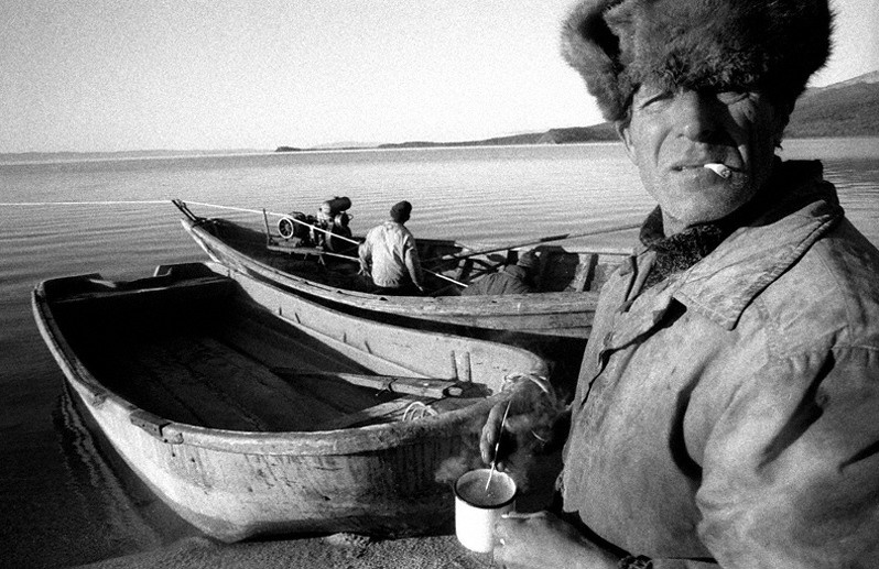 Портрет рыбака из посёлка Курбулик на мысе Макарова, Баргузинский район, Бурятия, Россия. Октябрь 2001