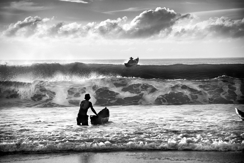 High-risk fishing, near Manakara, Vatovavy-Fitovinany region, Fianarantsoa province, Republic of Madagascar. 2013