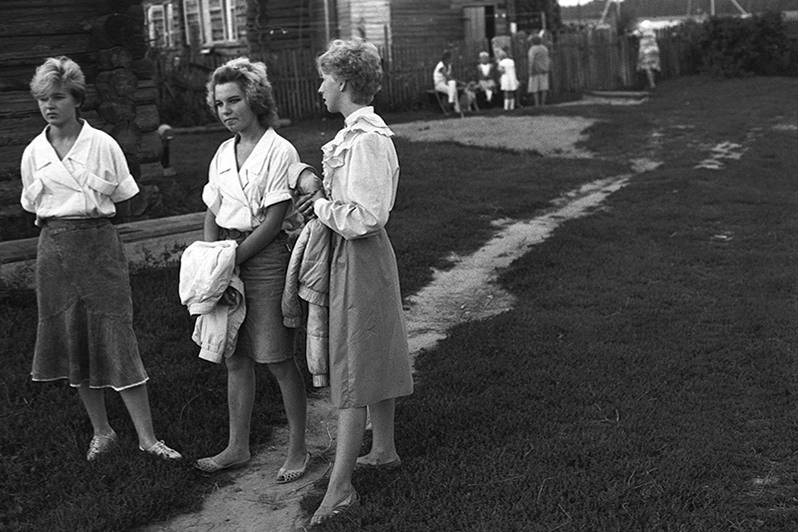 Before a concert at a local club, Krasnaya Niva village, Chukhlomskiy district, Kostroma region, Russian SFSR. July 1989