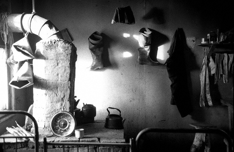 Хибара в Кулинино, посёлок Кулинино, Баргузинский район, Бурятия, Россия. Октябрь 2001