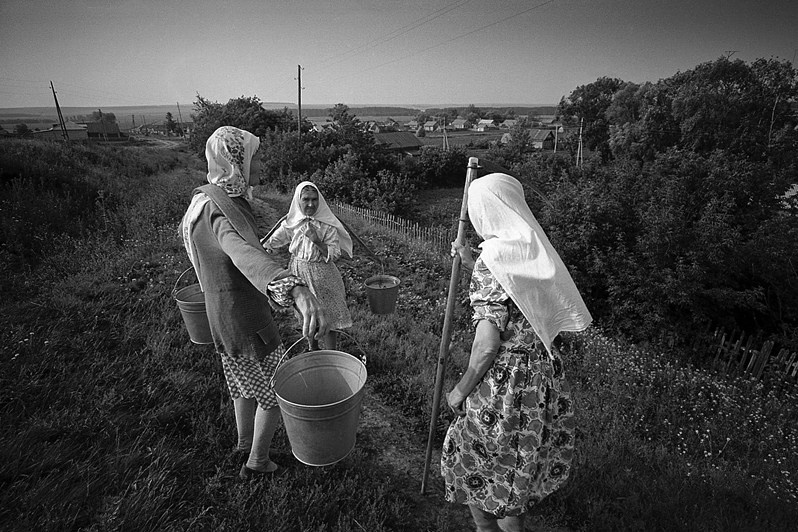 На пути к роднику, село Татарское Азелеево, Зеленодольский район, Татарстан, Россия. 1985