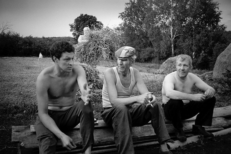 На сенокосе, деревня Паново, Зеленодольский район, Татарстан, Россия. 1985