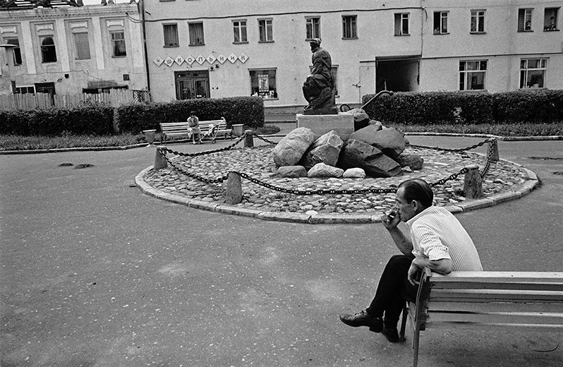 Man on the bench with a cigarette, Rybinsk, Yaroslavl region, Russian SFSR. July 1983