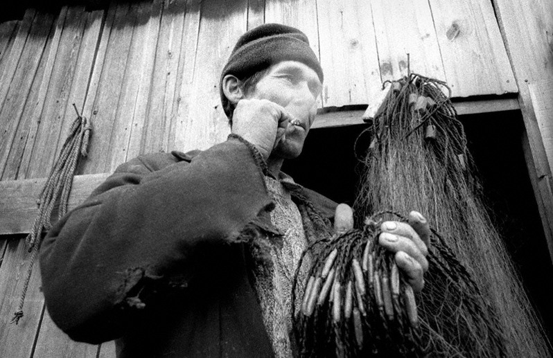 Портрет рыбака из посёлка Усть-Баргузин, Баргузинский район, Бурятия, Россия. Октябрь 2001