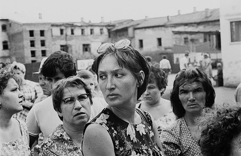 In the market queue, Vologda, Russian SFSR. July 1984