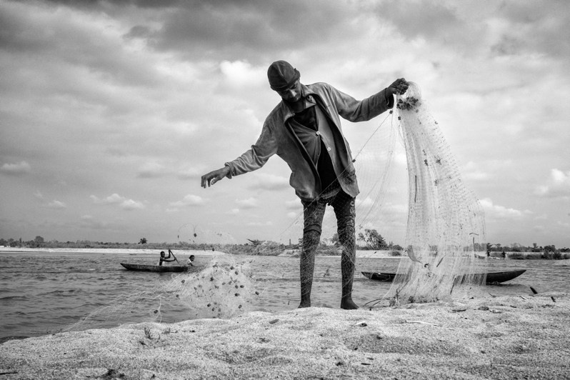 Unravelling a fishing net, near Vatomandry, Atsinanana region, Toamasina province, Republic of Madagascar. 2021