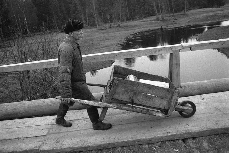 Guy with a wheelbarrow, Kostroma region, Russia. May 1992