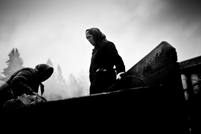 Марийцы, переехавшие в дальние города, возвращаются, чтобы принять участие в языческих праздниках, Республика Марий Эл, Россия. 2011