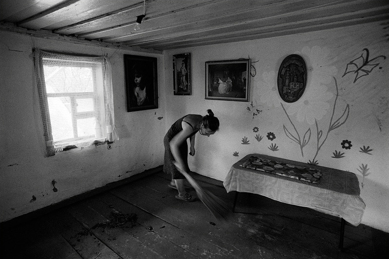 Cleaning in a summer small house, Senshin khutor, Oblivsky district, Rostov-on-Don region, Russia. May 2011