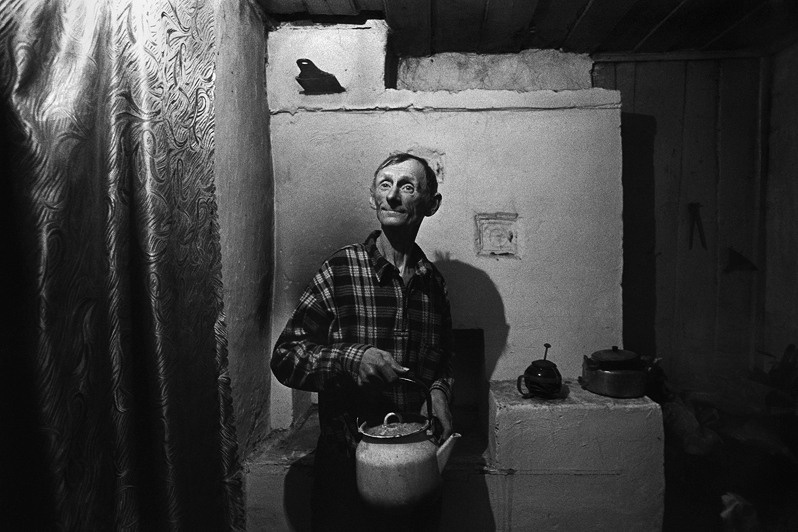The local shepherd Yurka known as Shut treats guests with tea, Senshin khutor, Oblivsky district, Rostov-on-Don region, Russia. November 2010