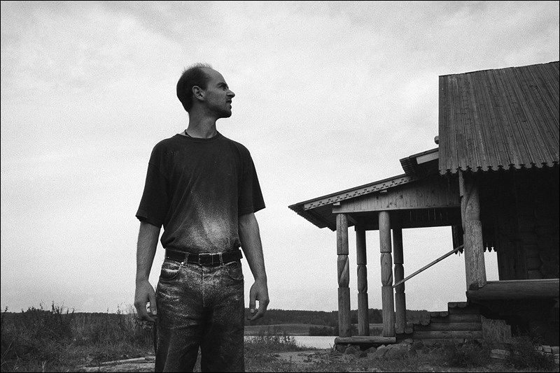"In sawdust", village of Pogost, Pudozh district, Karelia, Russia, August 2007