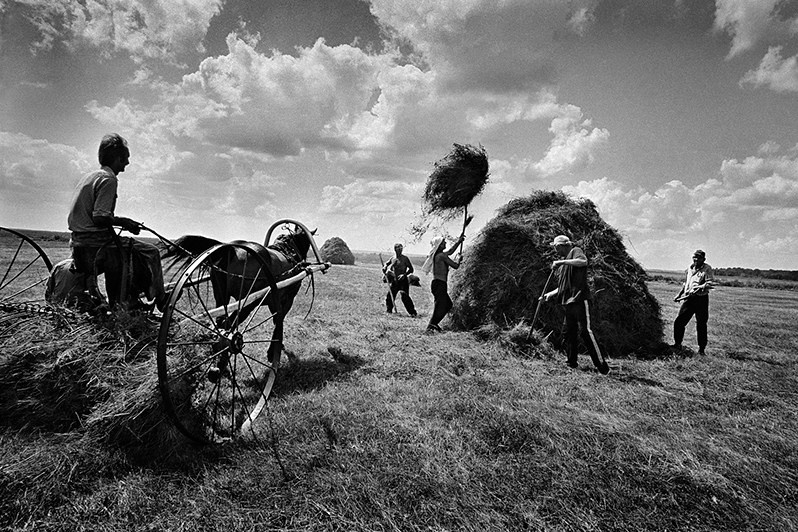 And Quiet Flows the Volga / Evgene Kanaev. Misha Maslennikov. Documentary photography. Odessa