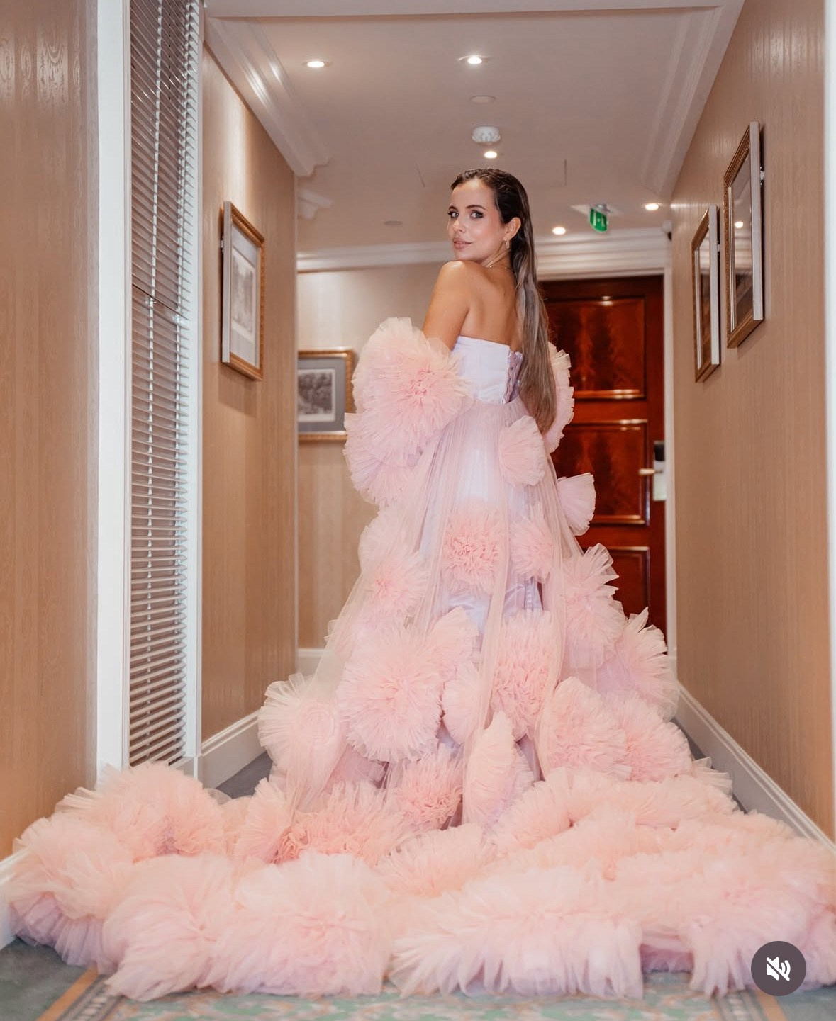 Rent a dress for a photo shoot in Paris