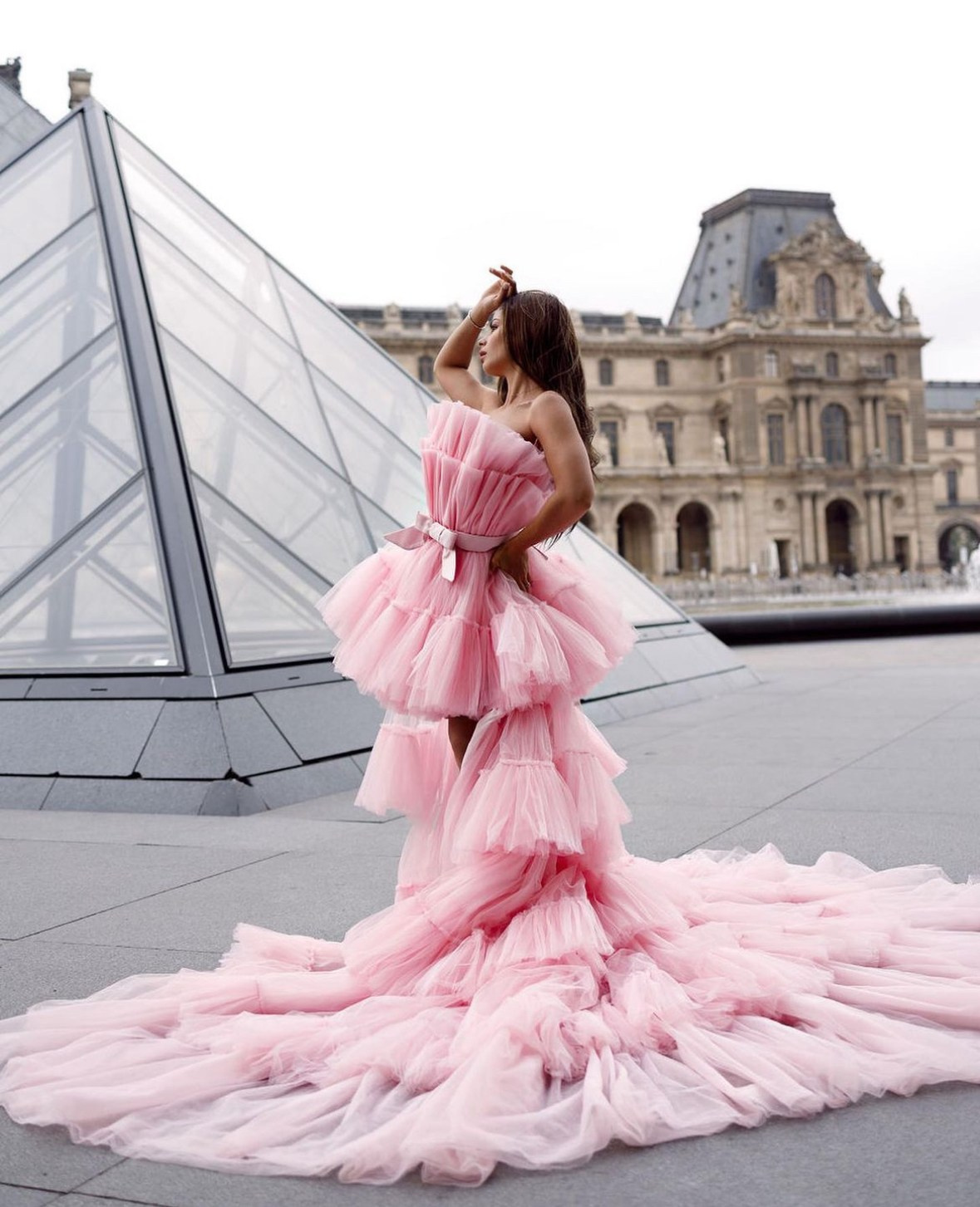Rent a dress for a photo shoot in Paris