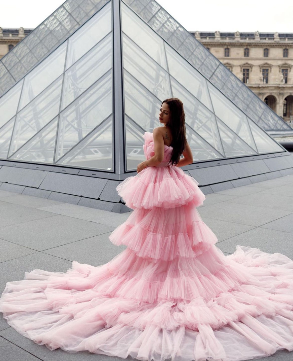 Rent a dress for a photo shoot in Paris
